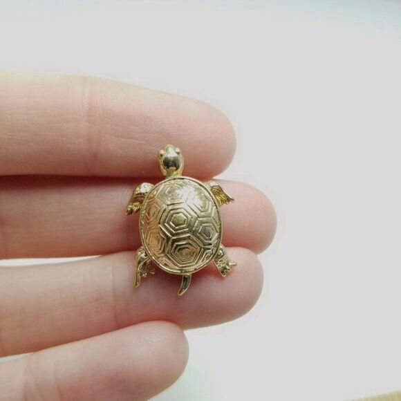 Vintage Little Gold Tone Turtle Slide Pendant, Add Chain, Retro Estate - Picture 2 of 5